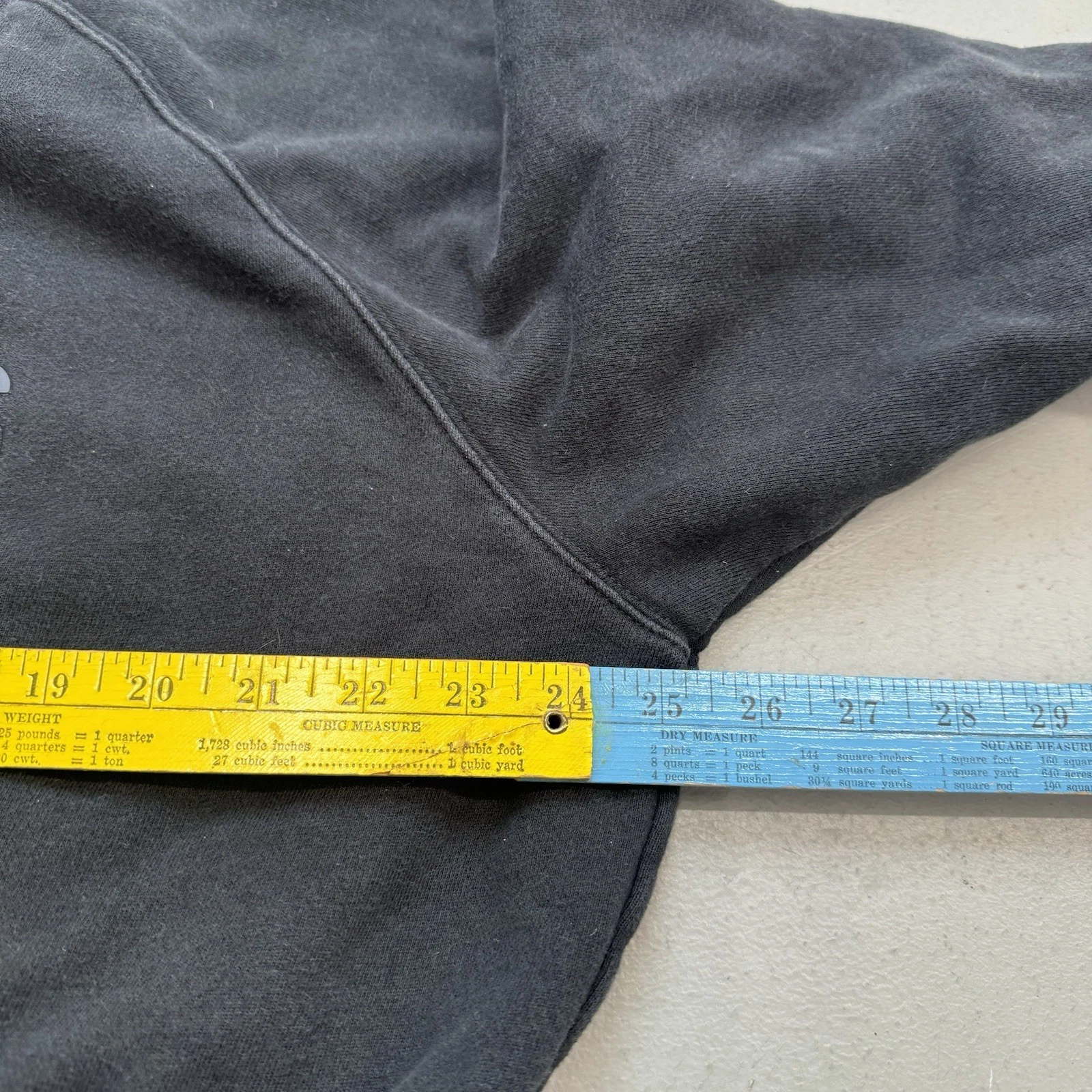 Felpa con cappuccio Fear of God Essentials nera con applicazioni taglia S