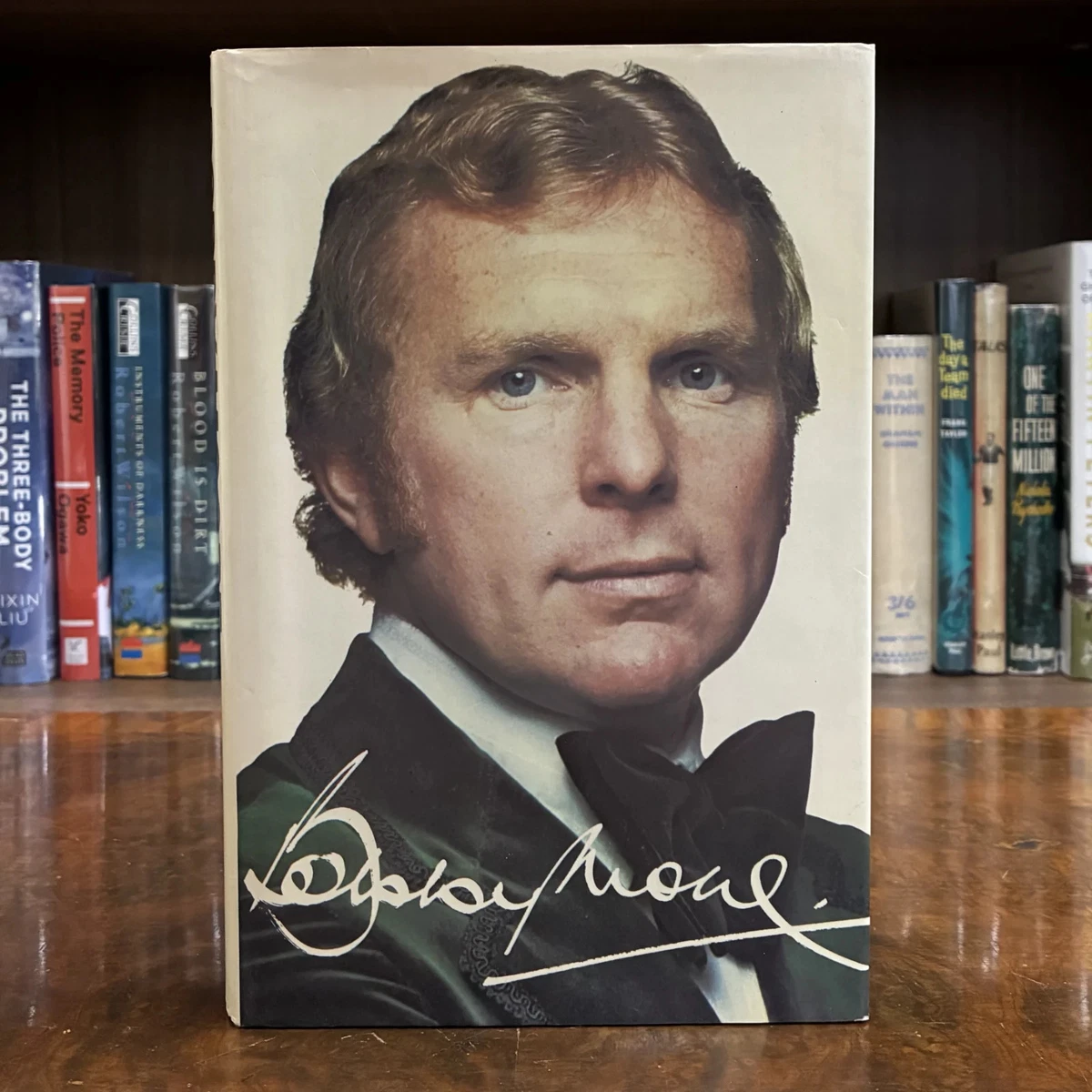 HWC Trading Articoli da Regalo A4 FR Bobby Moore West Ham Martelli Stampato Image L'Autografi per I Fan E Sostenitori - A4 Framed