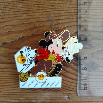 Mickey Mouse Kameramann Metall Emaille Pin Anstecker rote Jacke 6 cm groß