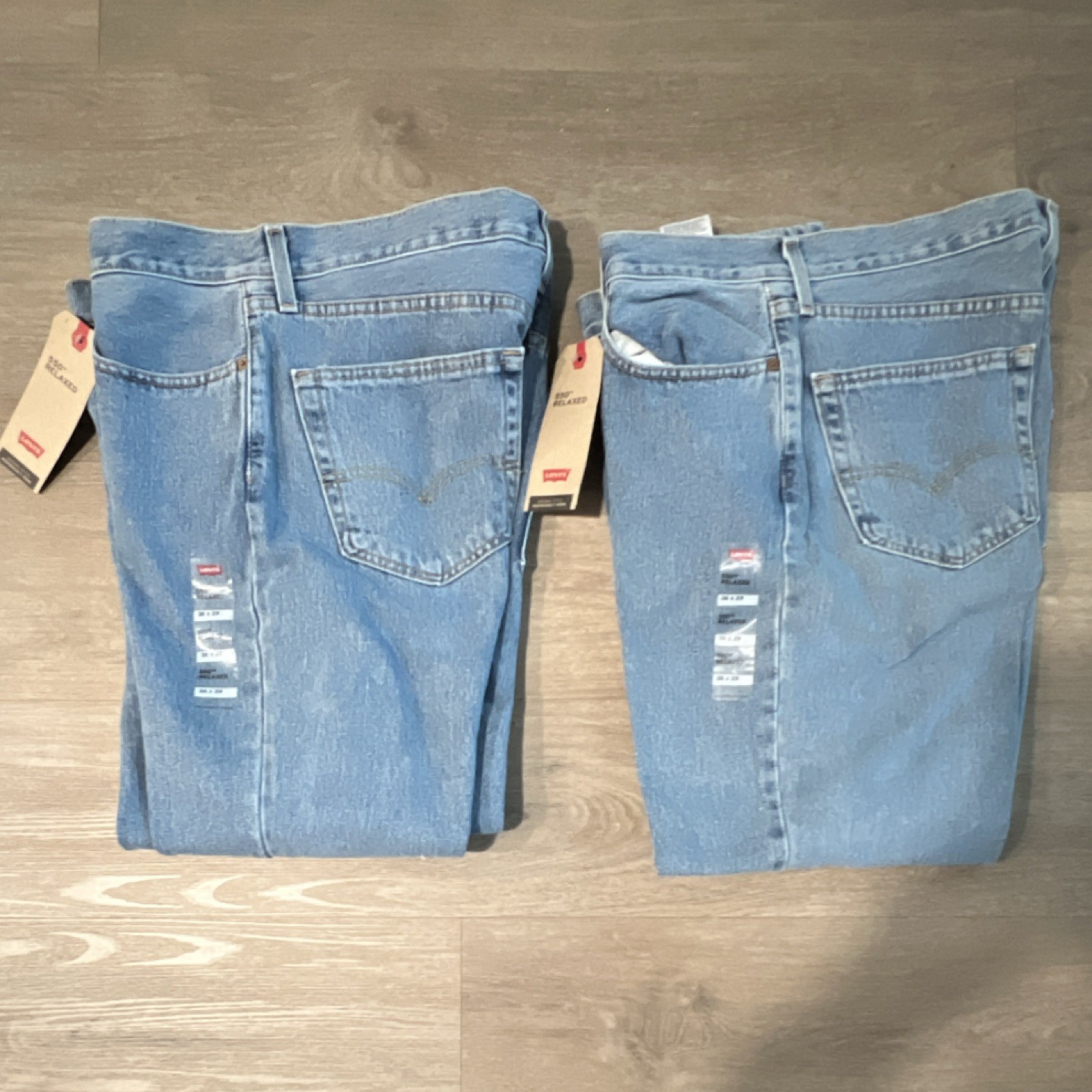 Levi's Men's Relaxed Fit Tapered Leg Medium Wash Blue Denim Jeans