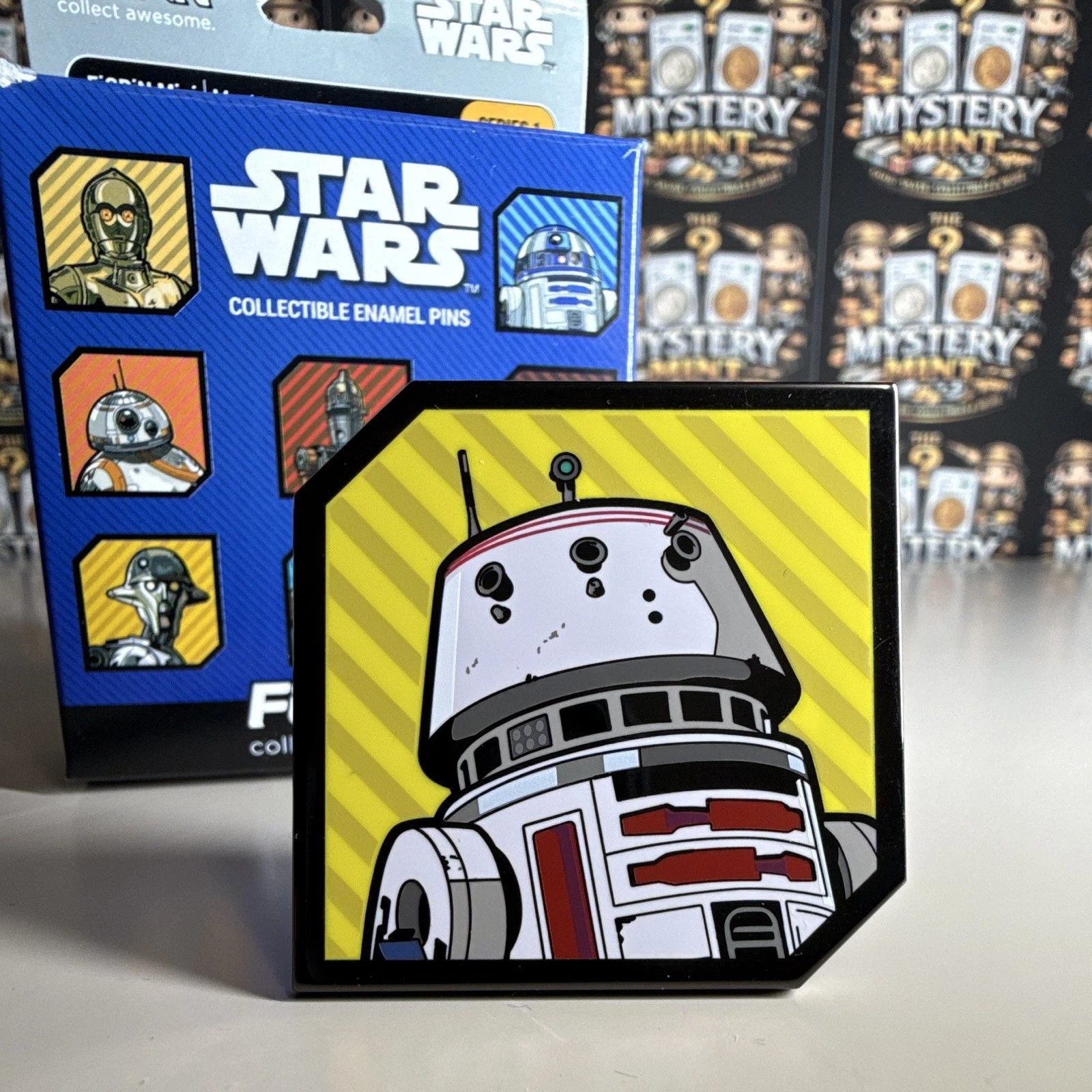 FiGPiN Mini Star Wars R5-D4 Y577 Mystery Pin Series 1 Collectible Enamel Pin