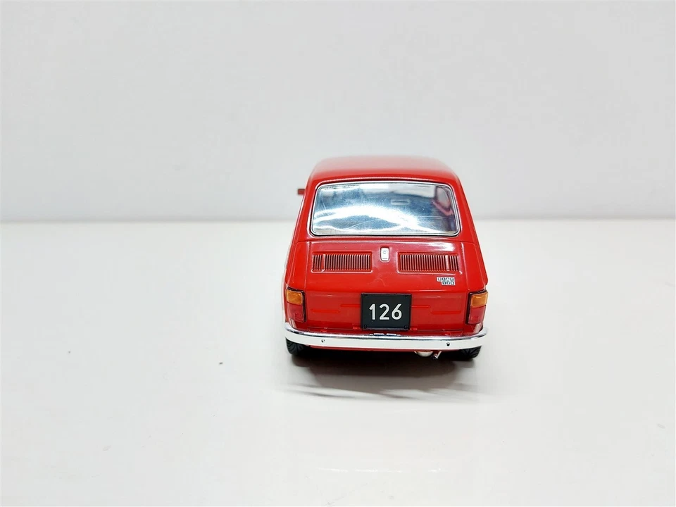 Fiat 126 Rosso del 1972 - 1/18 MCG - Immagine 4 di 4