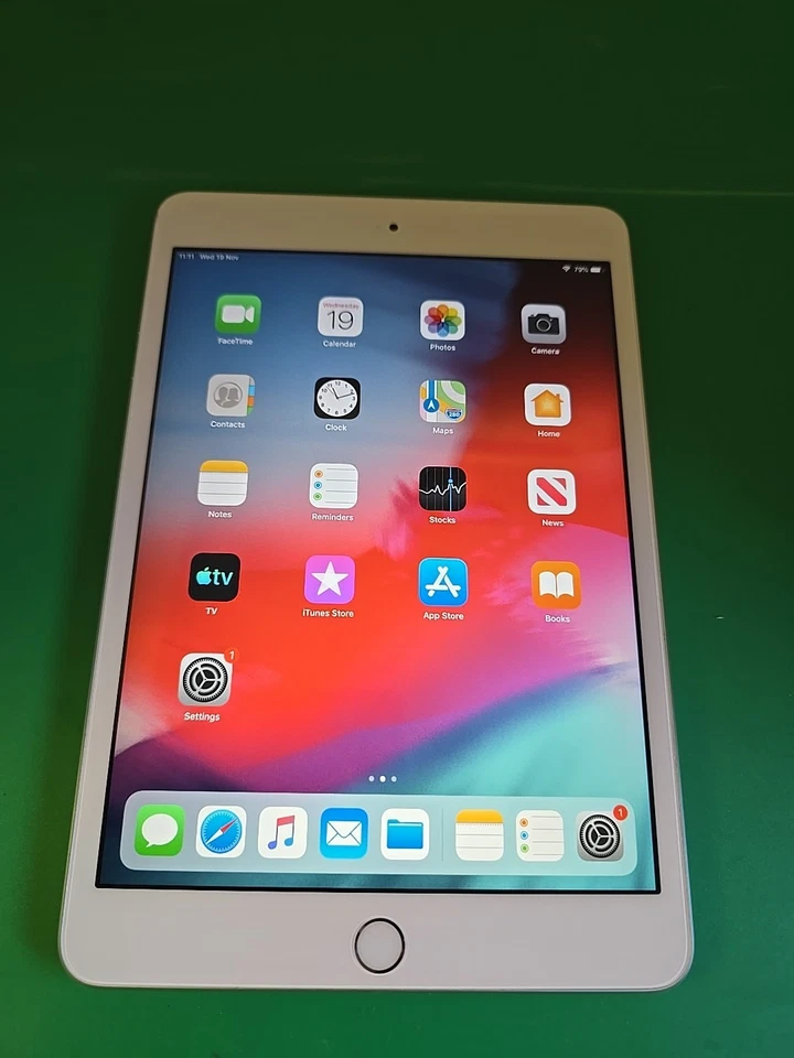 Apple iPad Mini 3rd Gen - 16GB - Silver - A1599 - Poor Battery.  (DK787) - Image 2 of 4