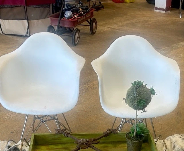 Mid Cemetery Molded Herman Miller Emes Reproduction Chair - Image 3 of 3