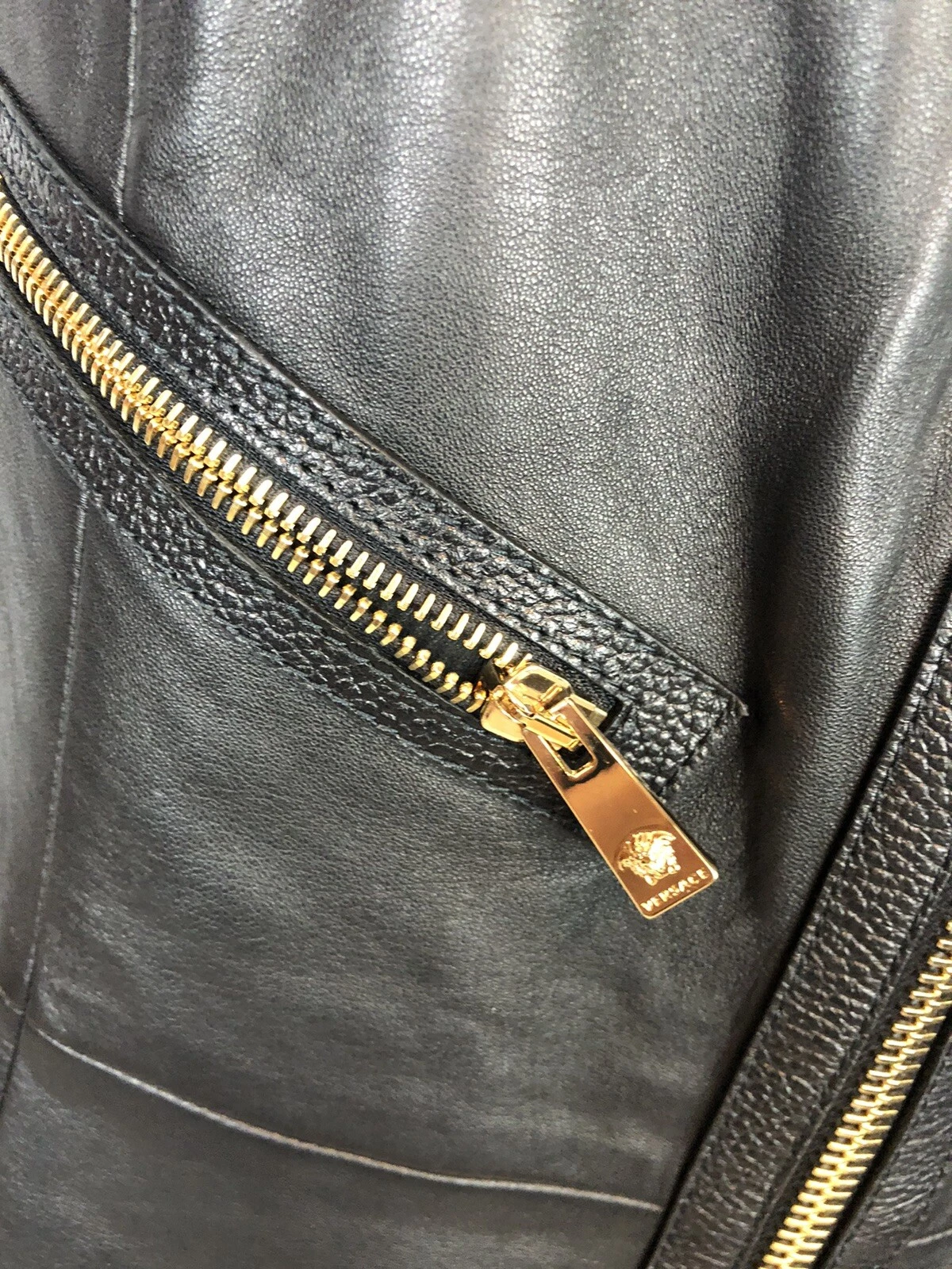 Mini abito nero senza maniche in pelle VERSACE con cerniera taglia 48 prezzo al dettaglio al dettaglio $4025