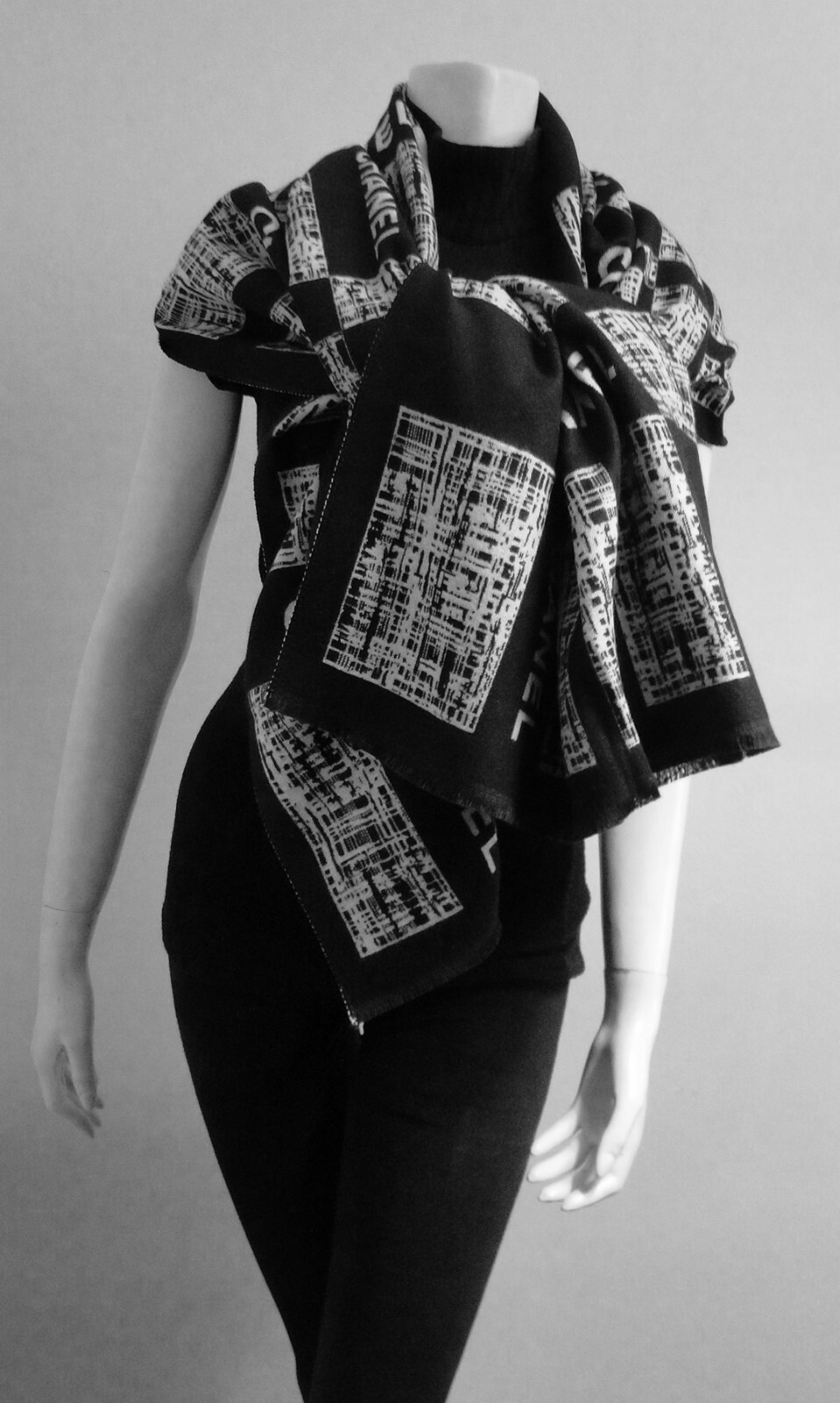 Authentic CHANEL Cashmere & Silk Scarf ~ BRAND NEW w/o  tag~ Made in France~