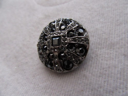NWOT #2019, St. John Knit Button Titniun color Crystal and Titaniun Tone 15/16" - Picture 5 of 6