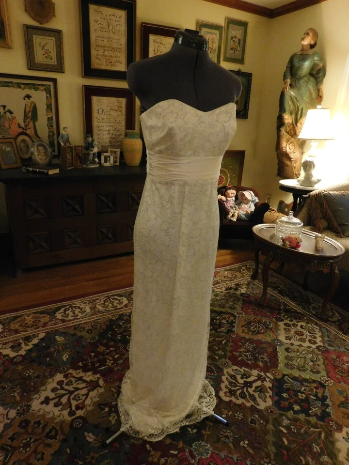 GORGEOUS BADGLEY MISCHKA STRAPLESS SHEATH GOWN SILVER STUDDED LACE /SATIN S 4 - Image 2 of 4