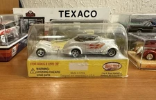 New Road Race Replicas H.O ‘37 Roadster w/Trailer Pearl White w/Flames Slot Car