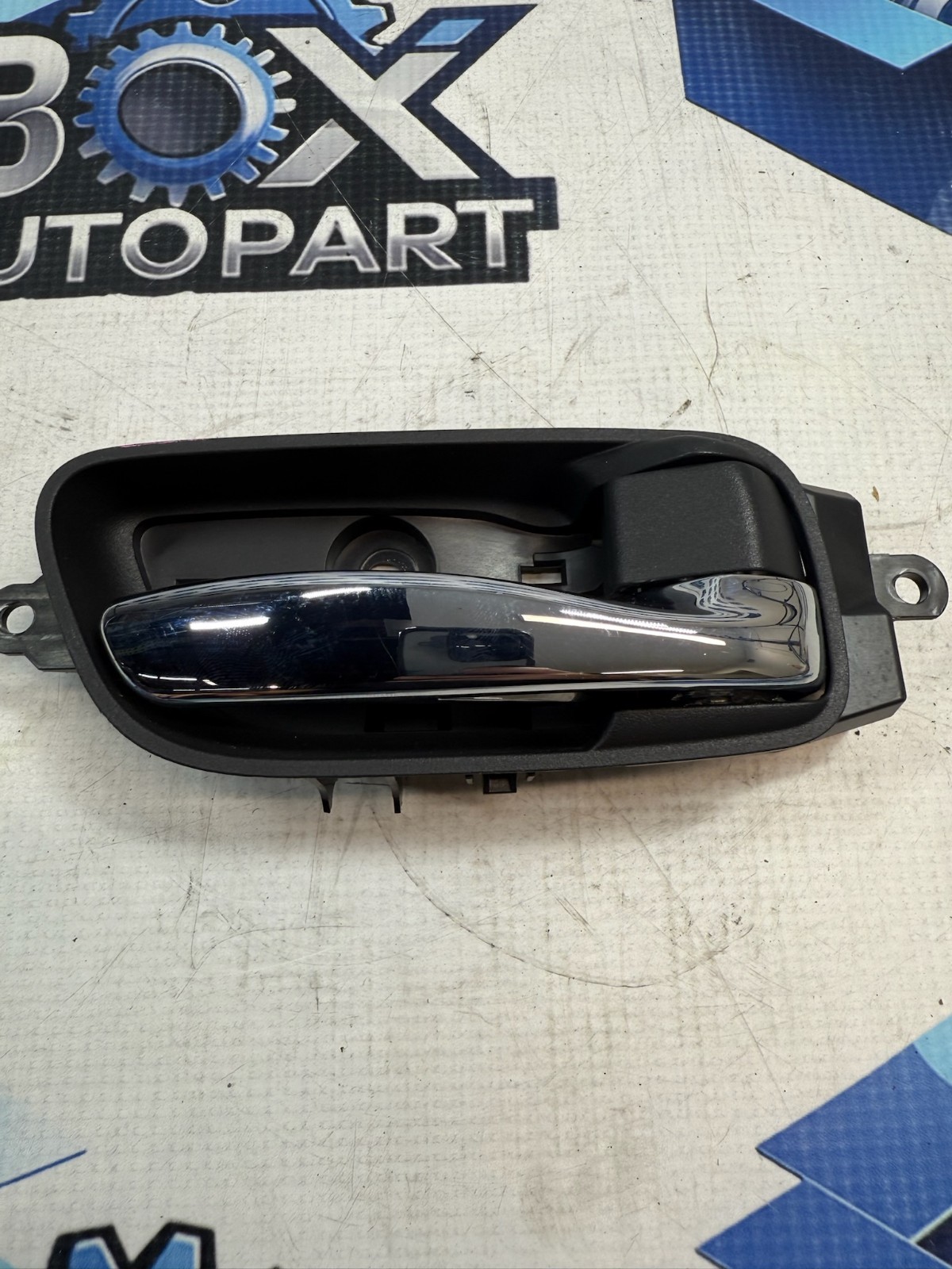 2016-2020 Nissan Pathfinder Right Front Inner Door Handle 806703TA0A / OEM