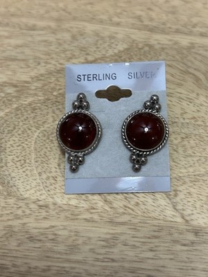 Sterling Silber Ohrstecker mit runden Karneol Steinen..925