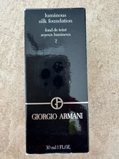 GIORGIO ARMANI ~ LUMINOUS SILK FLAWLESS FOUNDATION ~ # 2 ~ 1 OZ