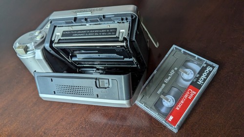 SHARP VL-AH151U 8MM CAMCORDER VCR A/V CONVERSION -- Camera is untested. - Picture 4 of 6