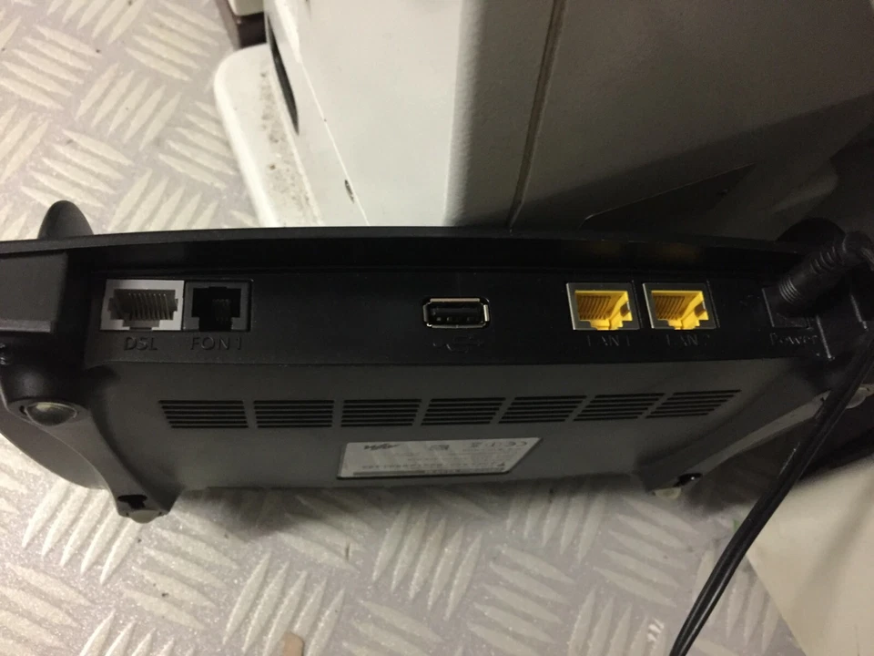 AVM FritzBox 7330 SL (schwarz), DSL-Modem / WLAN-Router - Home Server + Netzteil - Bild 3 von 3