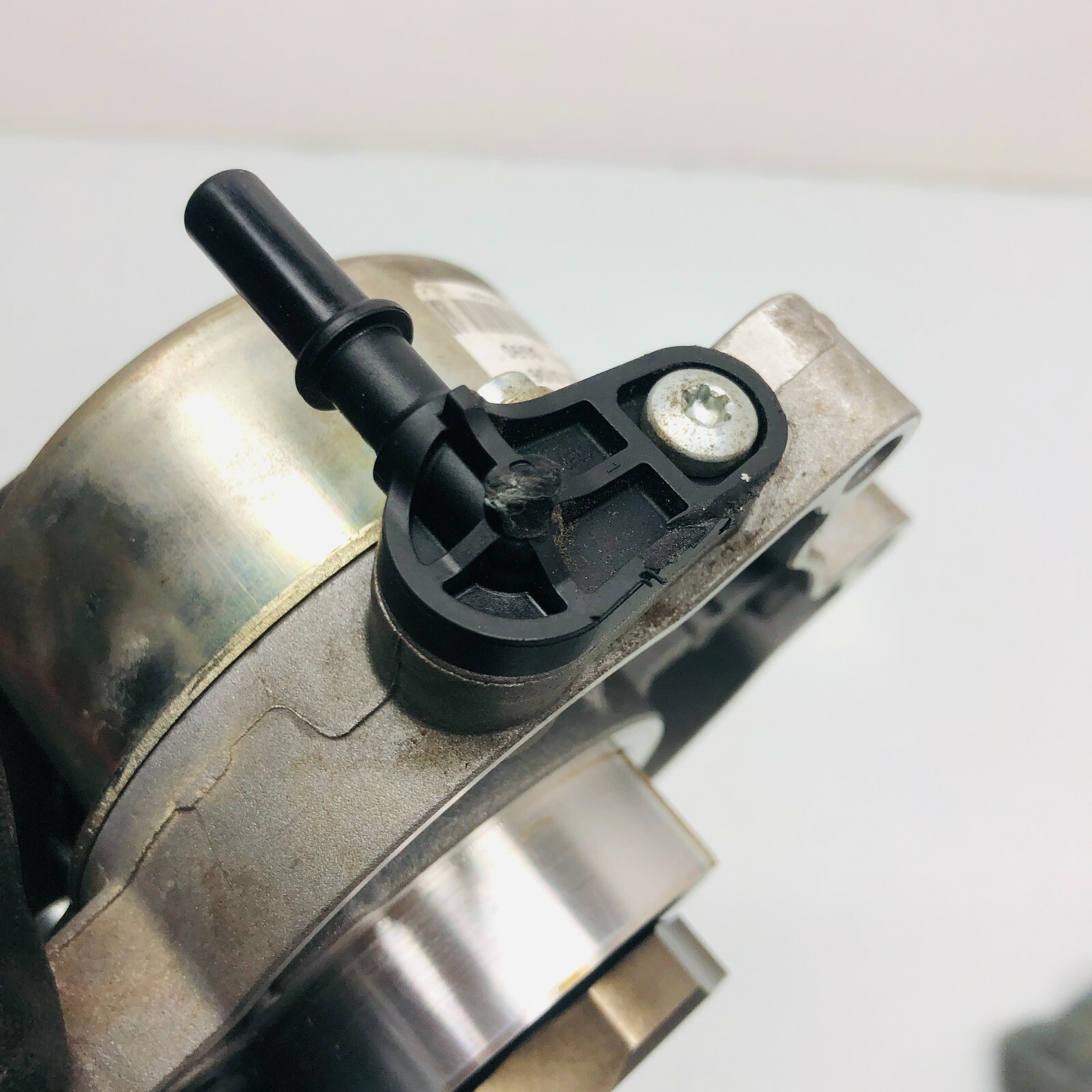 2014 - 2017 Maserati Ghibli Engine Vacuum Pump 291642