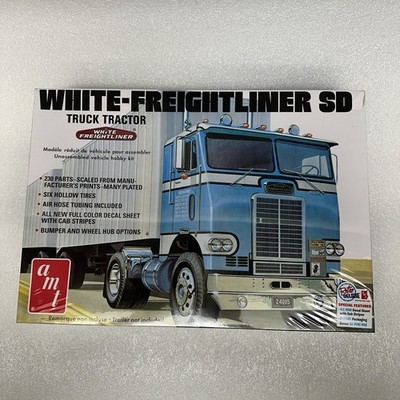 AMT 1004/06 WHITE-FREIGHTLINER SD TRUCK TRACTOR 1/25 SCALE MODEL