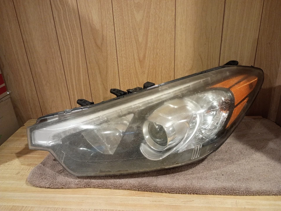 Faro halógeno Kia Forte 2014-2016 con LED lado izquierdo del conductor genuino OEM leer Foto 2 de 4