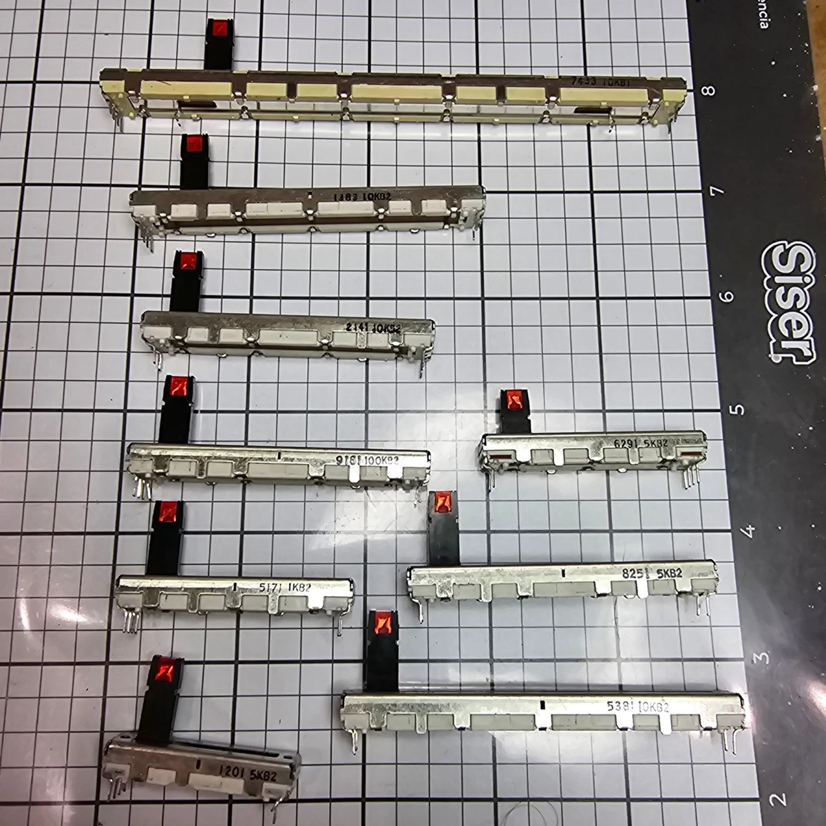 Potenziometro a Ruota con Interruttore 10K Ohm Resistori Variabili Monoturo Rotante Carbonio Film Taper RV12MM 5 pz Potenziometro a Ruota con Interruttore 10K Ohm Resistori Variabili Monoturo Rotante Carbonio Film Taper RV12MM 5 pz