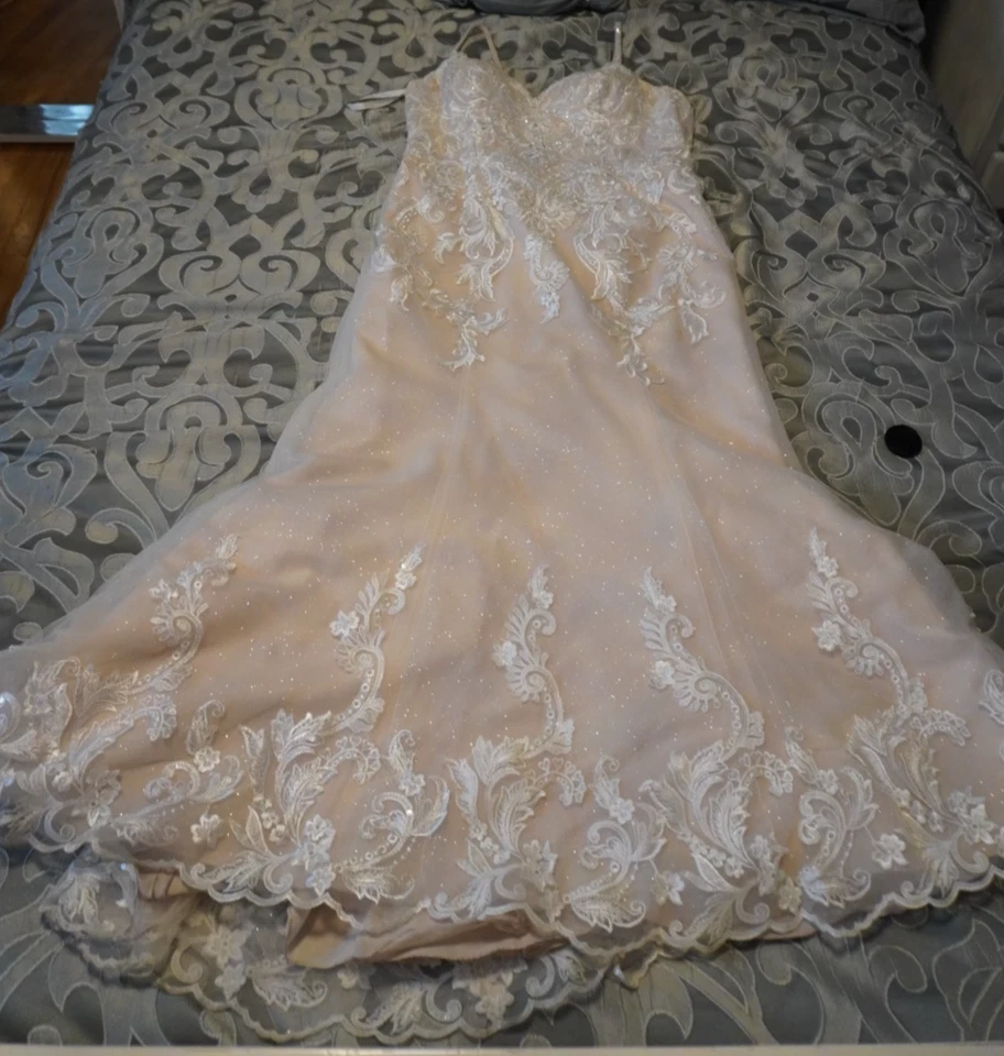 Oleg Cassini Wedding Dress Size 14 Trumpet Embroidered Details - Image 4 of 4