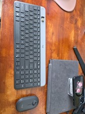 Logitech - MK470 Full-size Black Wireless Scissor Keyboard and Mouse Bundle