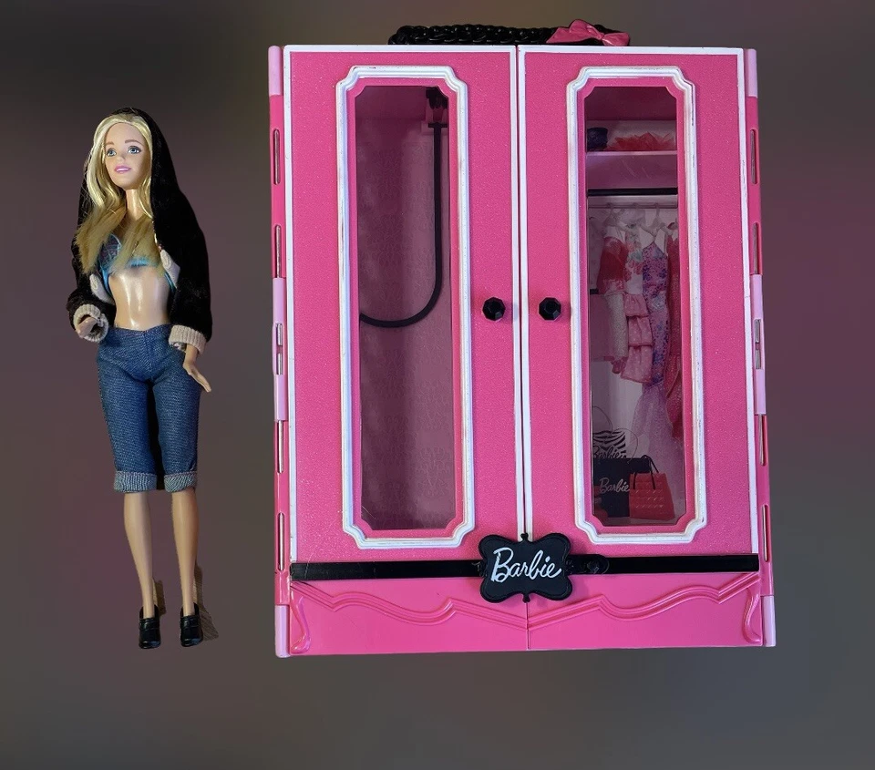 Barbie Ultimate Armario Portátil Juguete Moda Muñeca + Ropa y Accesorios Lote Foto 3 de 4