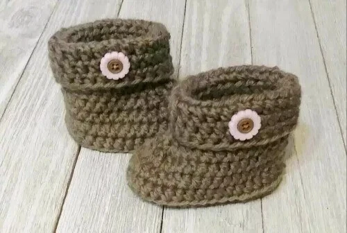 Botas de crochê feitas à mão bebê flor recém-nascido 0/3 mês rosa marrom - Imagem 2 de 2