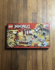 LEGO Ninjago The Golden Weapons Pilot Episodes Battle Arena Set 2520 (2011)