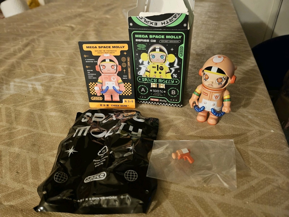 POP MART 100% Mega Space Molly Series 2 [ CHEER BEAR