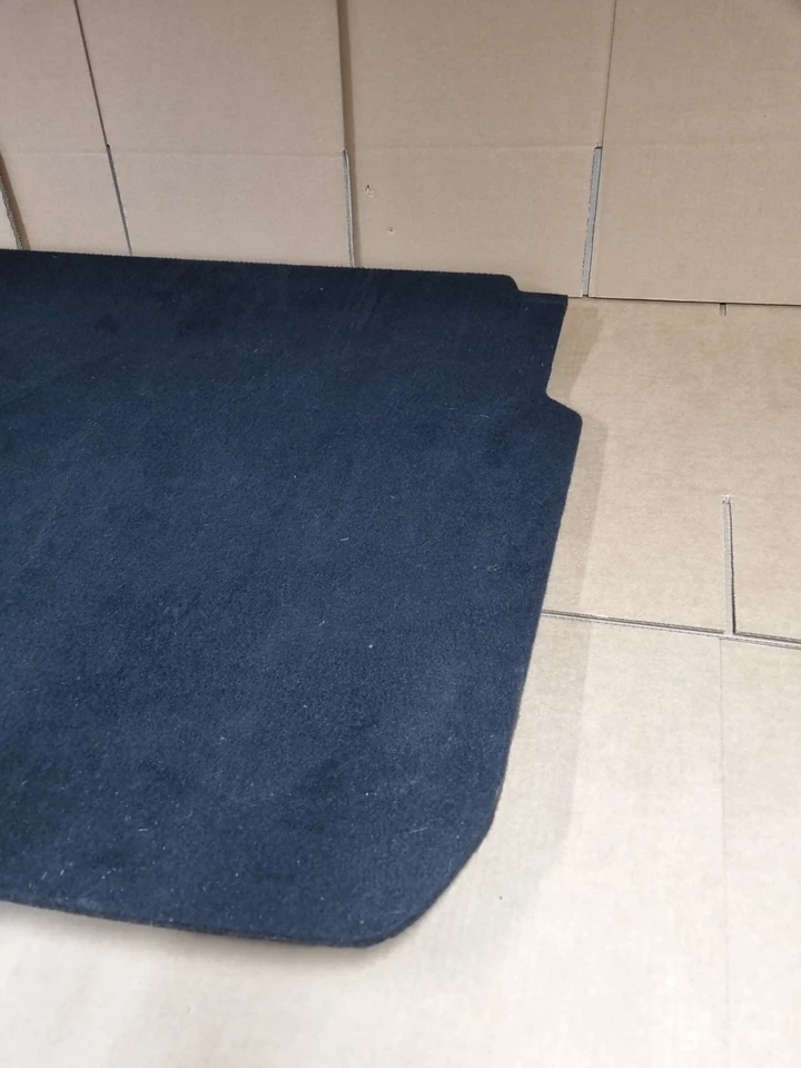 Mercedes-Benz A180d Sport 2019 1,5 diésel revestimiento de piso de arranque trasero automático A1776800500 Foto 2 de 4