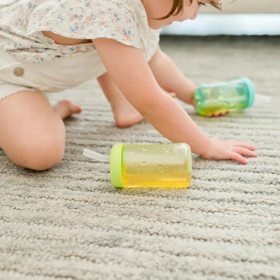 Taza de pajita de entrenamiento para apretar y beber para niños pequeños 7 oz resistente a derrames los primeros años Foto 4 de 4