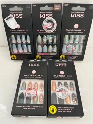 KISS Masterpiece Luxery Diamante Detail False Nails - NO GLUE