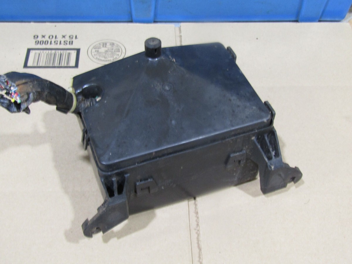 1988-1992 Isuzu pickup 2.3L OEM underhood fuse box 88 89 90 91 92
