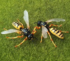 2pcs Wasp Bee Hornet Fairy Garden Lawn Decor Lifelike Figurine Educational Toy