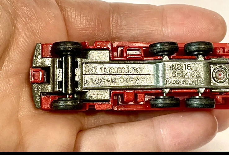 Vintage Tomica Nissan Diesel "Van & Storage" Box Truck (1980s Tomy Pocket Cars) - Image 4 of 4