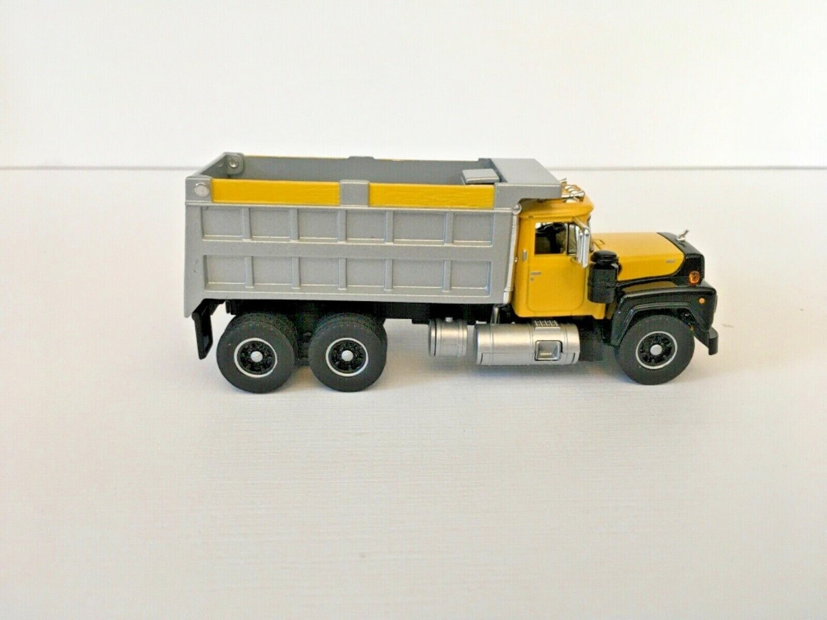 ホビーラジコン First Gear Mack R-Model Dump Truck Mack R Model Dump Truck 1/64th Scale by DCP First Gear #60