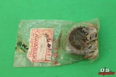 NOS Kawasaki Primary Pinion F6 F7 Enduro PART# 13121-027 13121-018