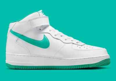 靴 Nike Air Force 1 Mid White/Clear Jade Clear Jade Accents Embellish This Nike Air Force 1 Mid