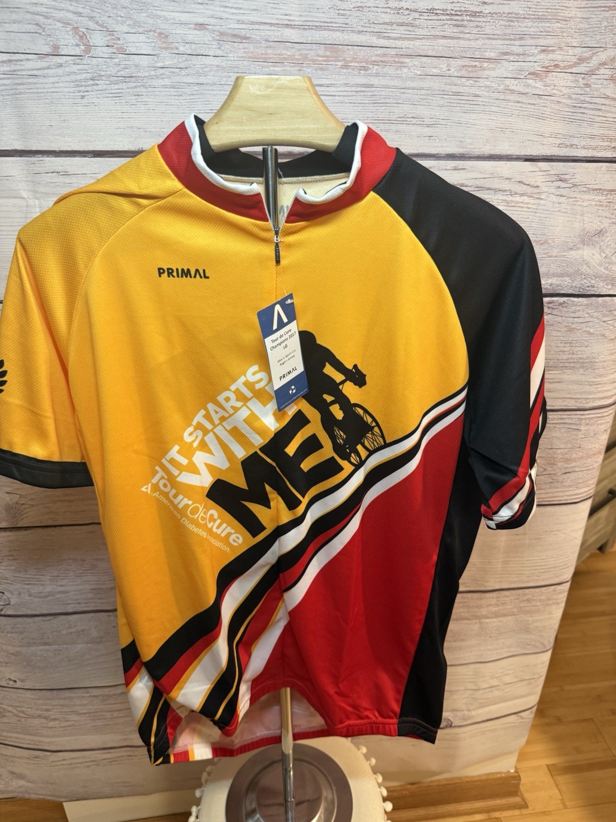 Camiseta deportiva de ciclismo Raglán Primal de corte deportivo grande Tour de Cure para hombre nueva sin etiquetas