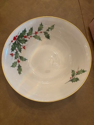 LENOX HOLIDAY NOUVEAU HOLLY BERRIES LARGE 9 INCH SERVING BOWL GOLD RIM