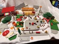 Majorette Majo-Kit Lot of 130+ Pieces - Shell gas station Figures Sidewalks Park