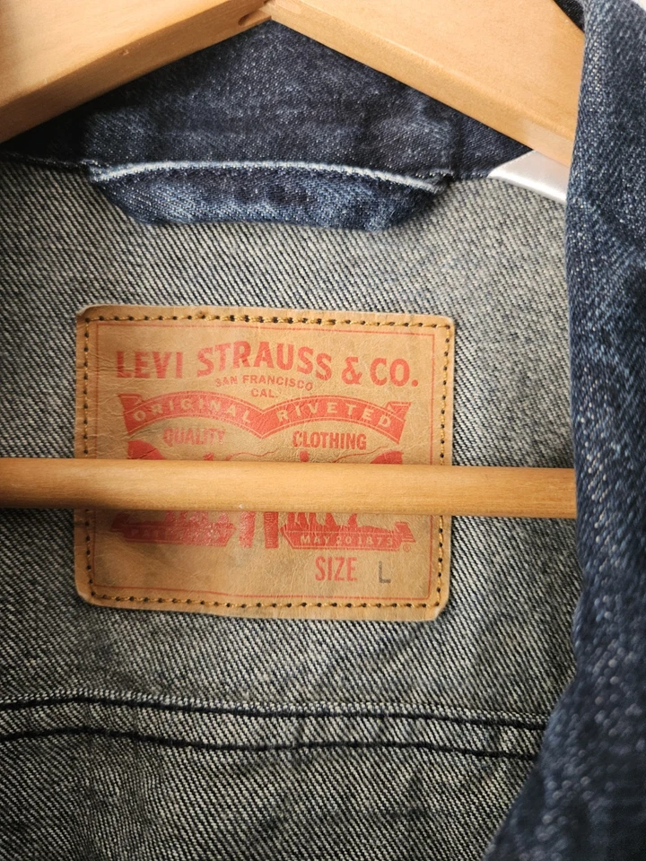 Chaqueta de camionero vaquera azul oscuro Levi's talla grande Foto 2 de 4