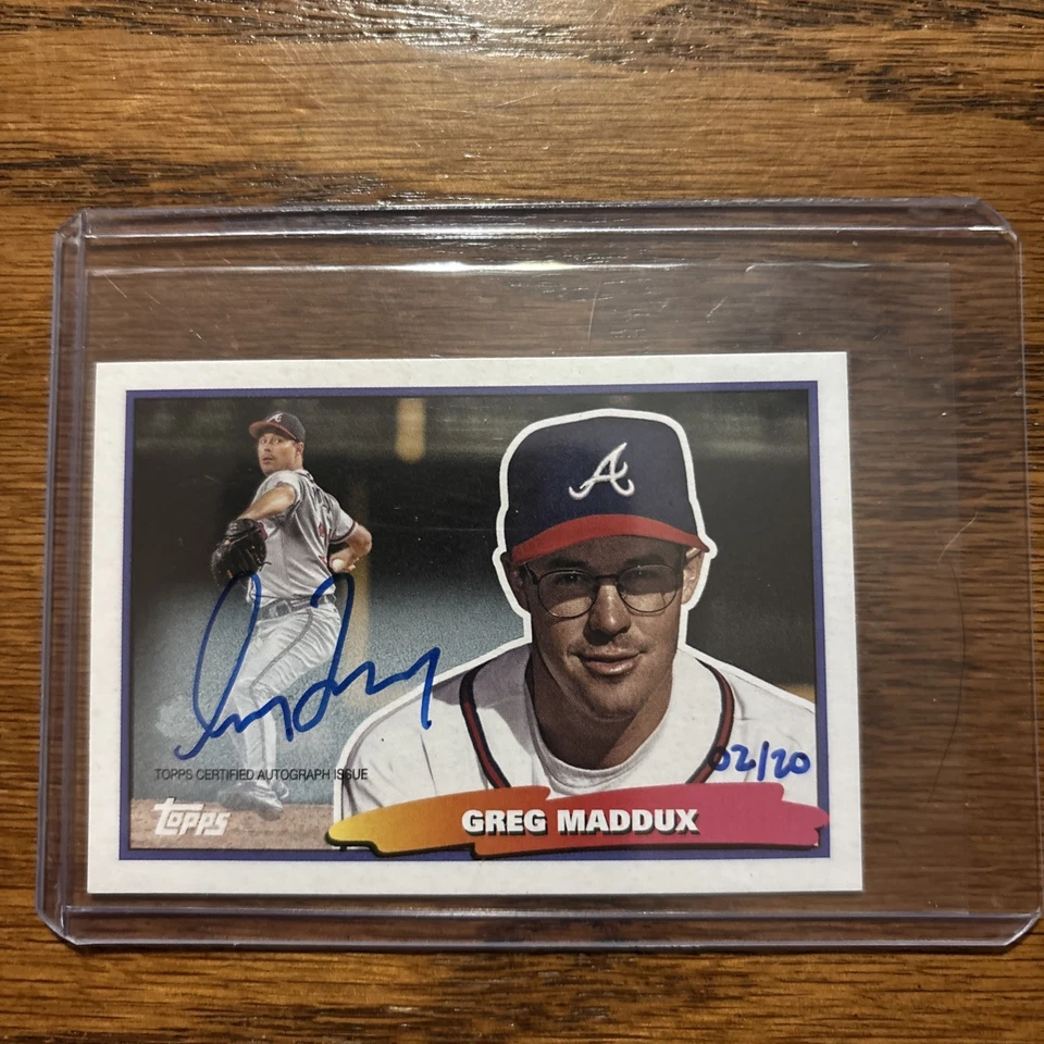 2022 TOPPS ARCHIVES 1988 TOPPS BIG MINIS AUTOGRAFADO #888M-46 Greg Maddux 02/20 Braves - Imagem 3 de 4