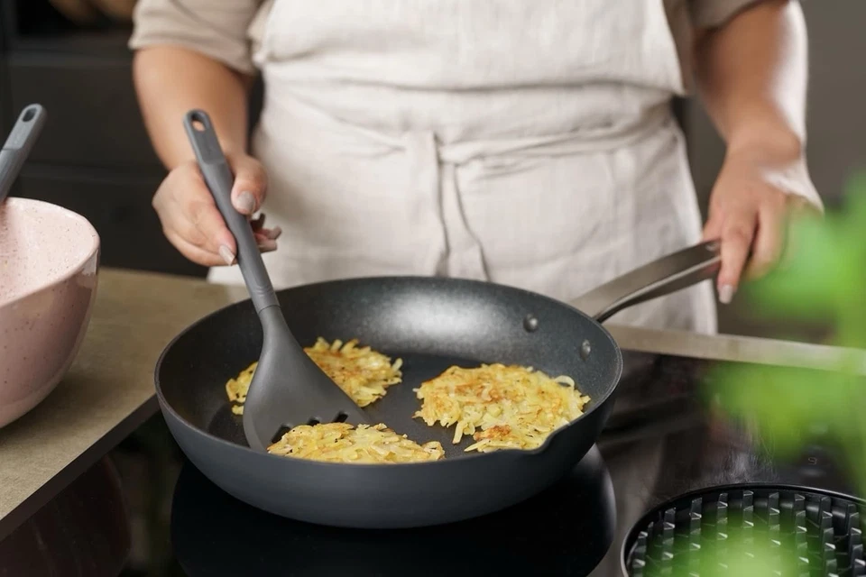 Juego de utensilios Zyliss 7 piezas con tubo de almacenamiento, asas ecológicas, gris, apto para lavavajillas Foto 2 de 4