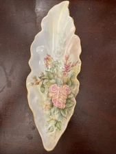 ANTIQUE LIMOGES Or  BAVRIA HAND PAINTED DECORATIVE LEAF SHAPED DISH