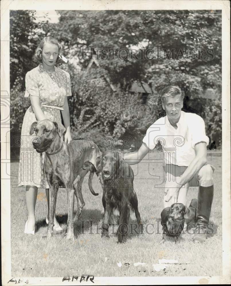 1938 Press Photo Anne Lindsay Clark Roosevelt with husband, John Roosevelt, pets