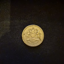 Circulated - 1993 ROYAL ARMS One Pound Coin Elizabeth II