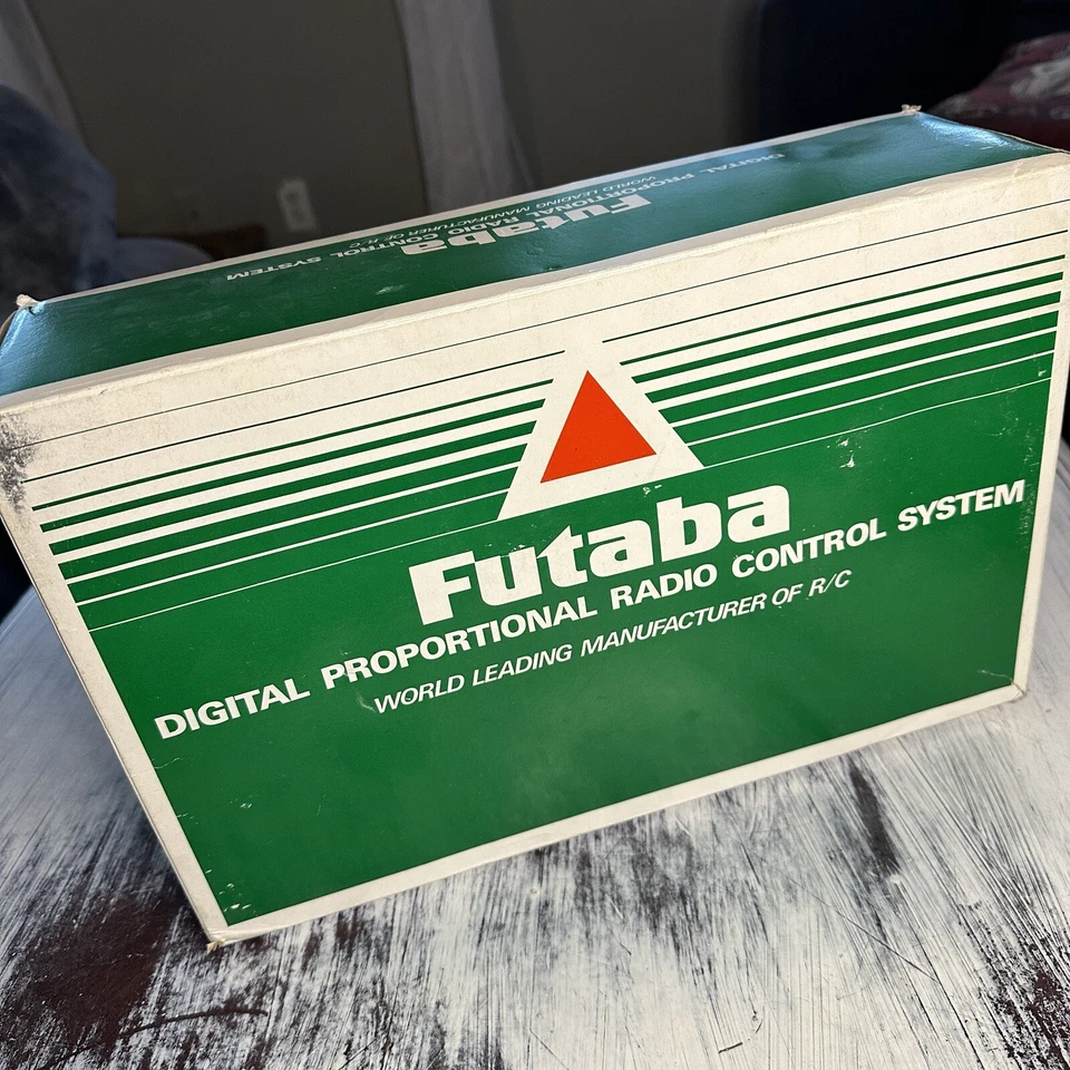 Transmisor de modulación de amplitud radiocontrolado Futaba Conquest FP-T4NL Foto 2 de 4