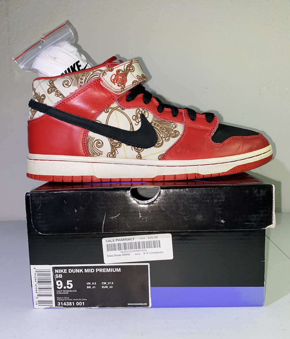 nike dunk mid red