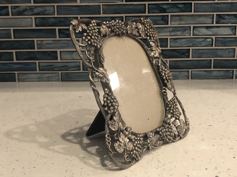 "Marco de fotos/foto Ganz de peltre/metal plateado uvas en enredaderas 6"" X 5,25""" Foto 2 de 4