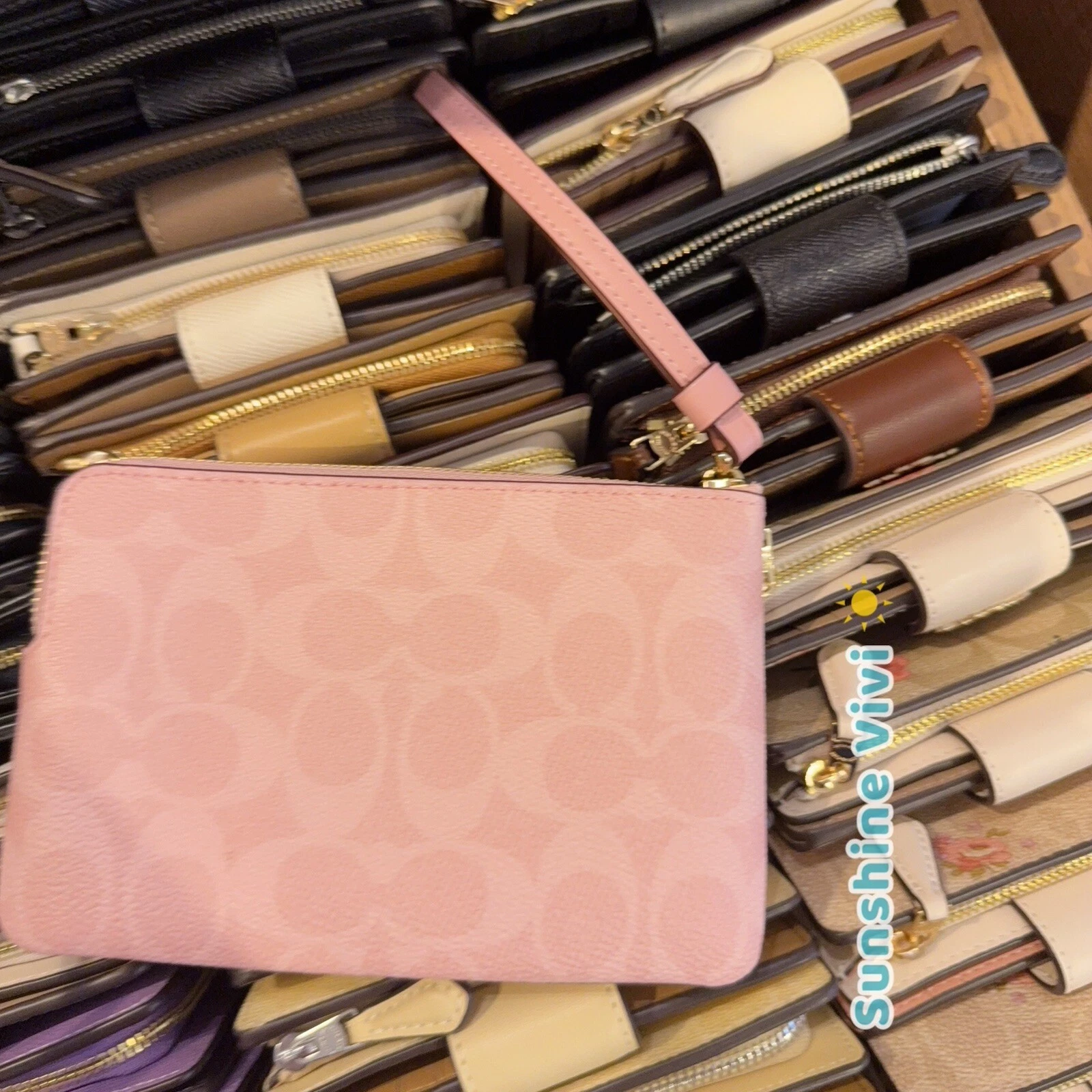 Bracciale Coach con zip angolare nuovo con etichette in tela firmato CAQ75 IM rosa cipria